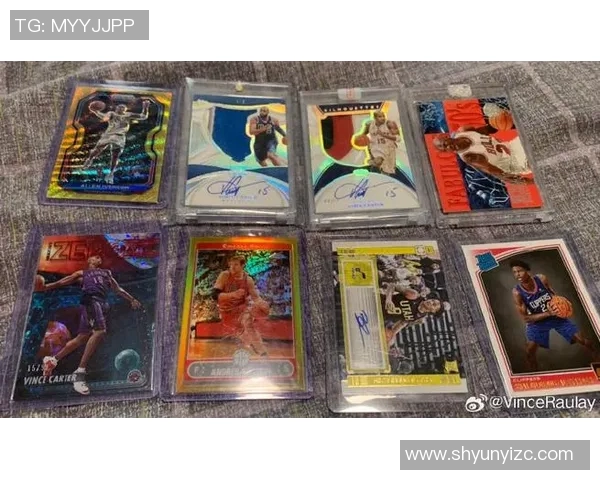 黄金光芒下的足球球星卡收藏价值与精彩魅力解析