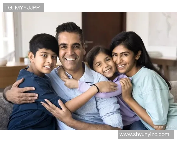 足球巨星温馨家庭合影展现场外亲情时刻